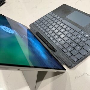 Microsoft surface pro 8